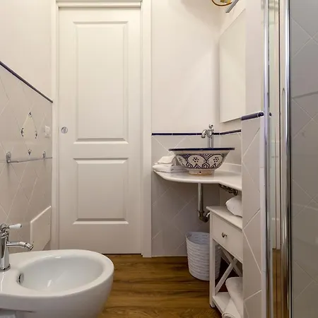 Cielo E Mare: Charming Seaside Retreat In Old Village Heart *