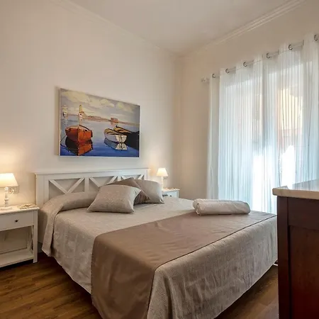 Cielo E Mare: Charming Seaside Retreat In Old Village Heart Apartment *