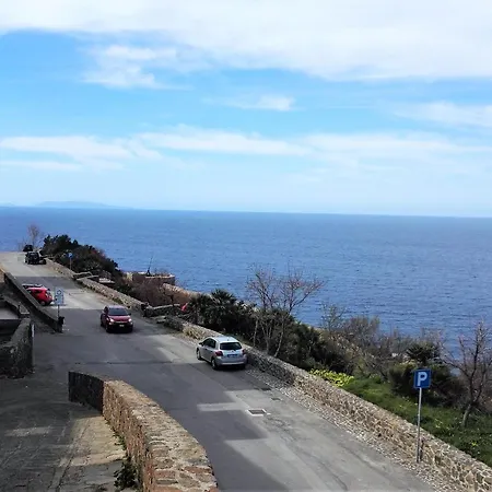 Apartment Cielo E Mare: Charming Seaside Retreat In Old Village Heart *