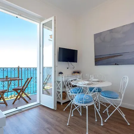 Apartment Cielo E Mare: Charming Seaside Retreat In Old Village Heart