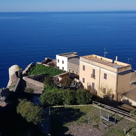 Cielo E Mare: Charming Seaside Retreat In Old Village Heart *