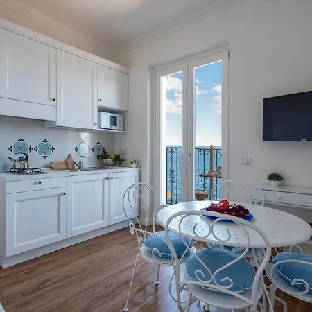 Apartment Cielo E Mare: Charming Seaside Retreat In Old Village Heart *