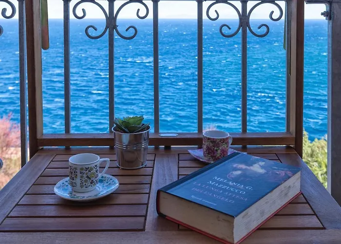 “cielo E Mare”, Casetta Nel Cuore Del Borgo Antico / “sky & Sea”, Charming In The Heart Of Old Village Castelsardo