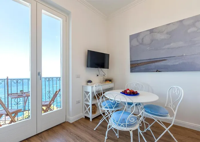 “cielo E Mare”, Casetta Nel Cuore Del Borgo Antico / “sky & Sea”, Charming In The Heart Of Old Village Appartement *