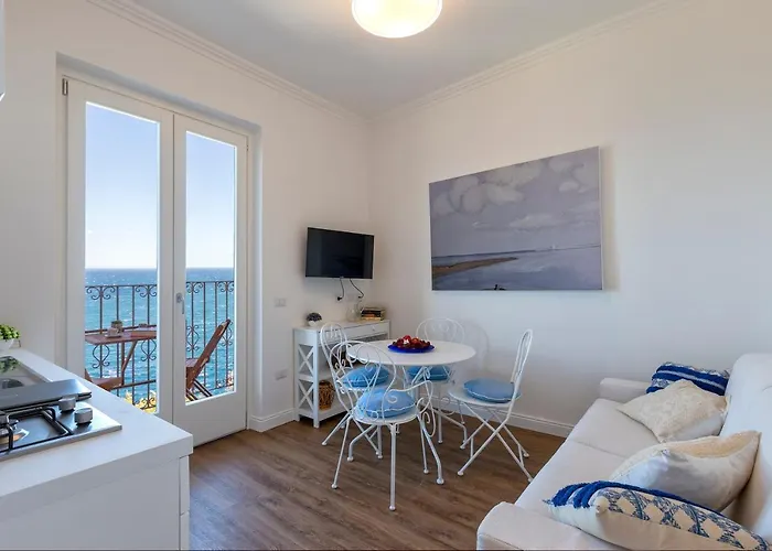 “cielo E Mare”, Casetta Nel Cuore Del Borgo Antico / “sky & Sea”, Charming In The Heart Of Old Village Castelsardo