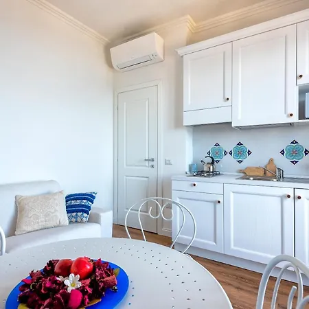 Apartment Cielo E Mare: Charming Seaside Retreat In Old Village Heart