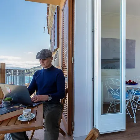 Cielo E Mare: Charming Seaside Retreat In Old Village Heart *