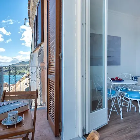 דירה “cielo E Mare”, Casetta Nel Cuore Del Borgo Antico / “sky & Sea”, Charming In The Heart Of Old Village קאסטלסארדו