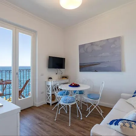 “cielo E Mare”, Casetta Nel Cuore Del Borgo Antico / “sky & Sea”, Charming In The Heart Of Old Village Castelsardo