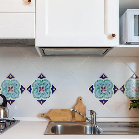 Cielo E Mare: Charming Seaside Retreat In Old Village Heart Apartment