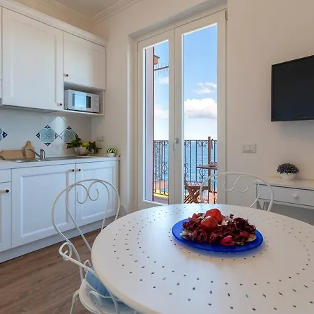 “cielo E Mare”, Casetta Nel Cuore Del Borgo Antico / “sky & Sea”, Charming In The Heart Of Old Village קאסטלסארדו